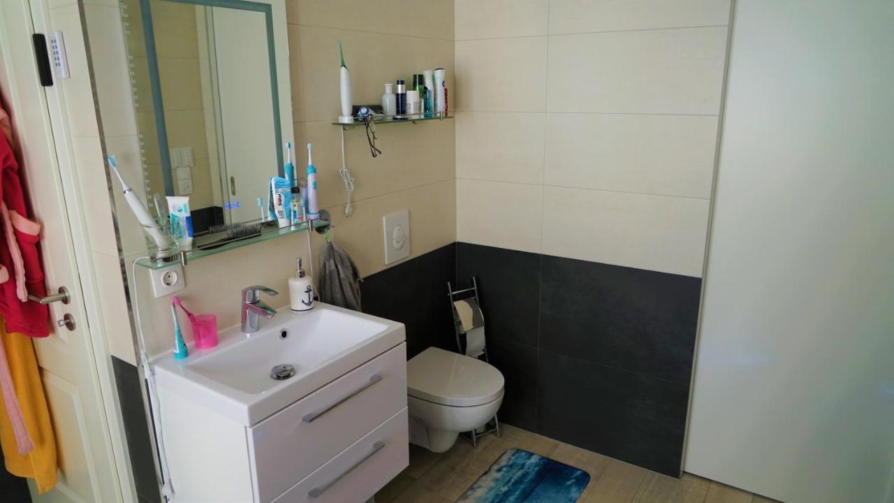 Schwimmendes Haus Robby Ii *